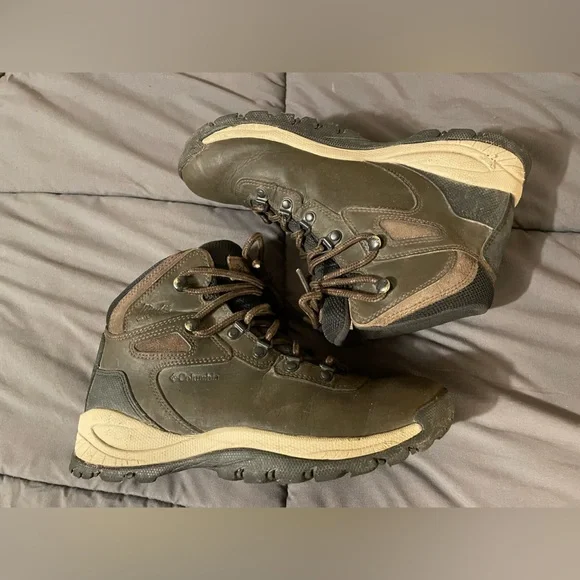 Columbia Hiking Boots - Picture 2 of 4